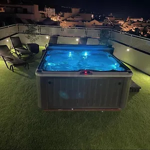 https://el-mirador.hotelsinnerja.org